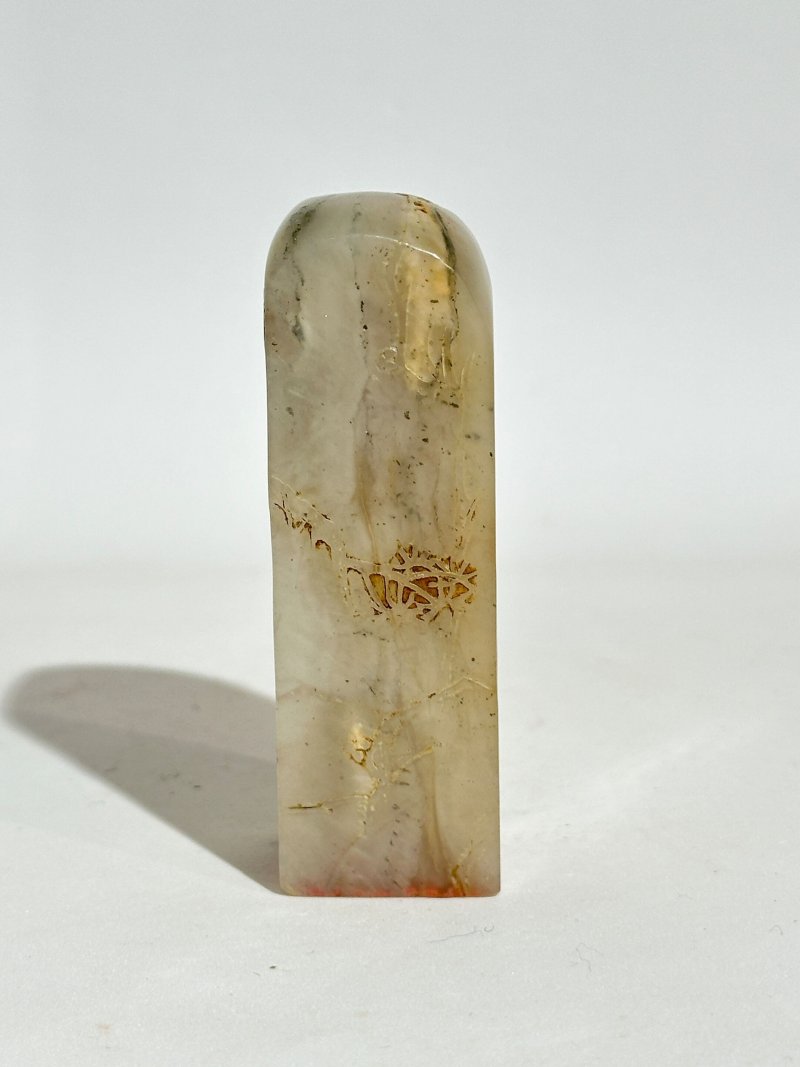 二十世紀 白玉帶皮⌈松下雙僧⌋、琥珀、竹及壽山石⌈山水⌋閑章四枚 | A JADE, AN AMBER, A BAMBOO AND A SOAPSTONE SEAL - 图11