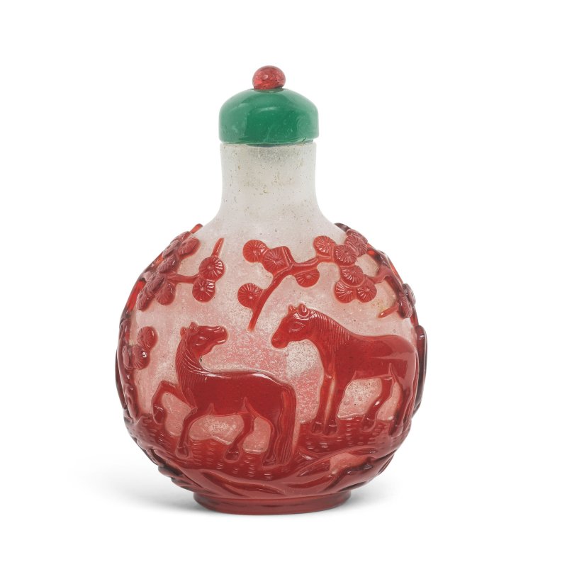 十八/十九世紀 雪霏地套紅料鼻烟壺 | A RED OVERLAY GLASS SNUFF BOTTLE - 图2