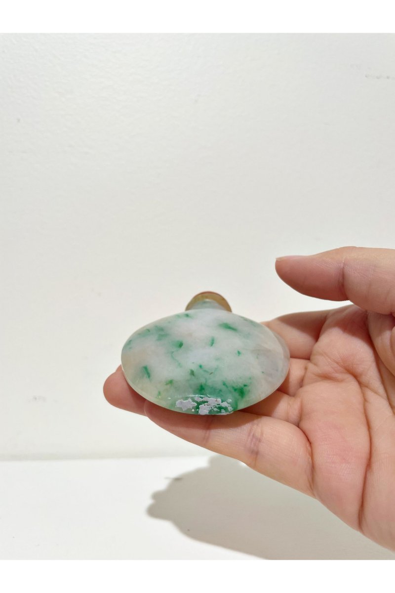 晚清 翡翠鼻烟壺及烟碟 | A JADEITE SNUFF BOTTLE AND A SNUFF DISH - 图4