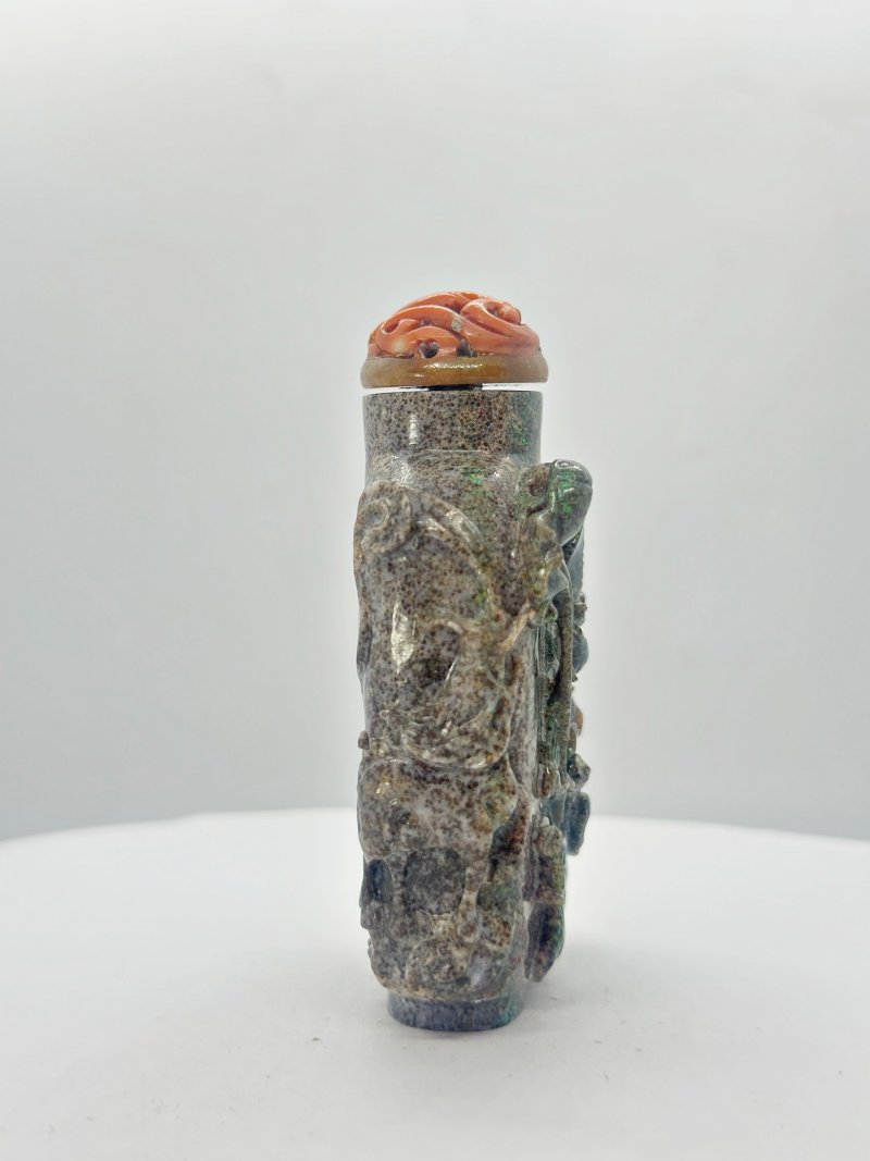 二十世紀 澳寶龍紋鼻煙壺、珊瑚蓋 | A BOULDER OPAL 'DRAGON' SNUFF BOTTLE - 图7
