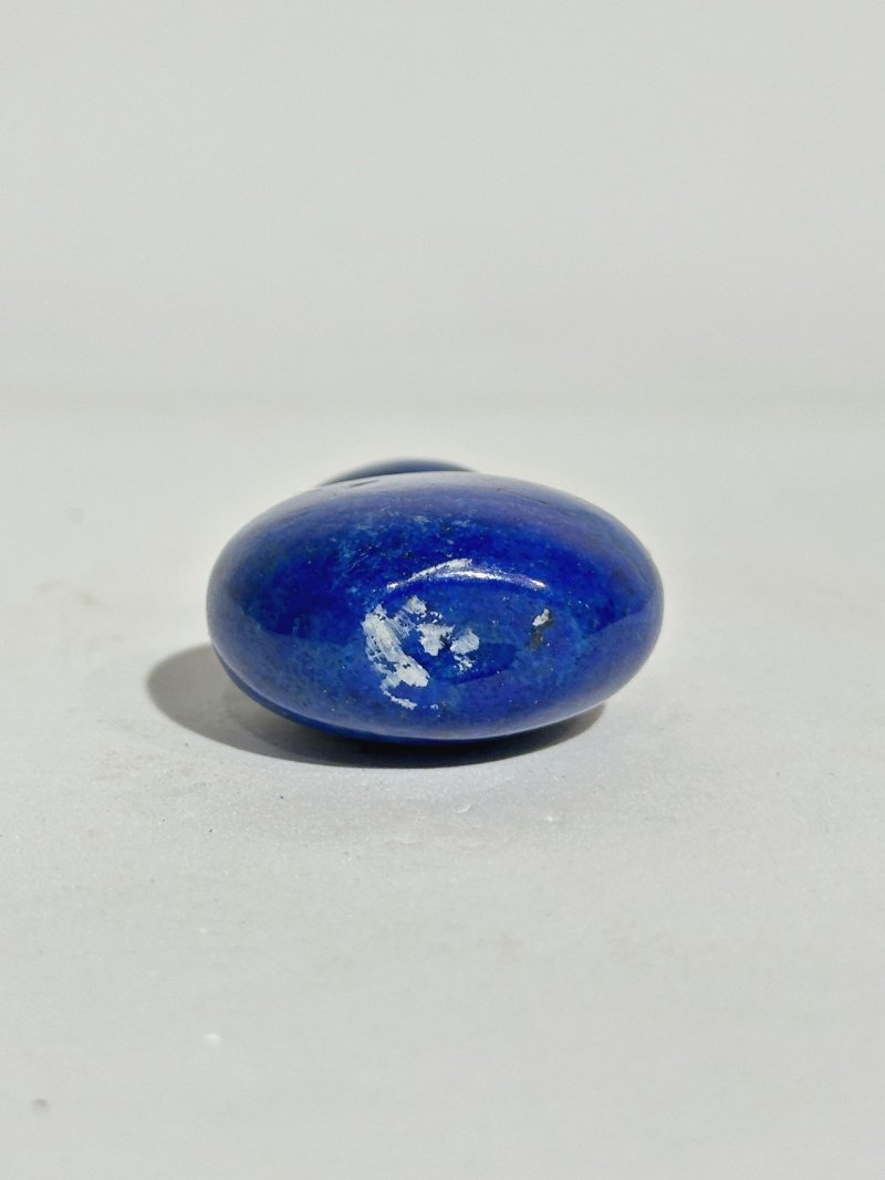 清中期 青金石葫蘆形包袱紋鼻煙壺 | A LAPIS LAZULI 'DOUBLE GOURD' SNUFF BOTTLE - 图5