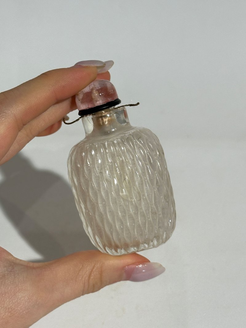 清十九世紀 水晶鼻煙壺二件 | TWO ROCK CRYSTAL SNUFF BOTTLES - 图5