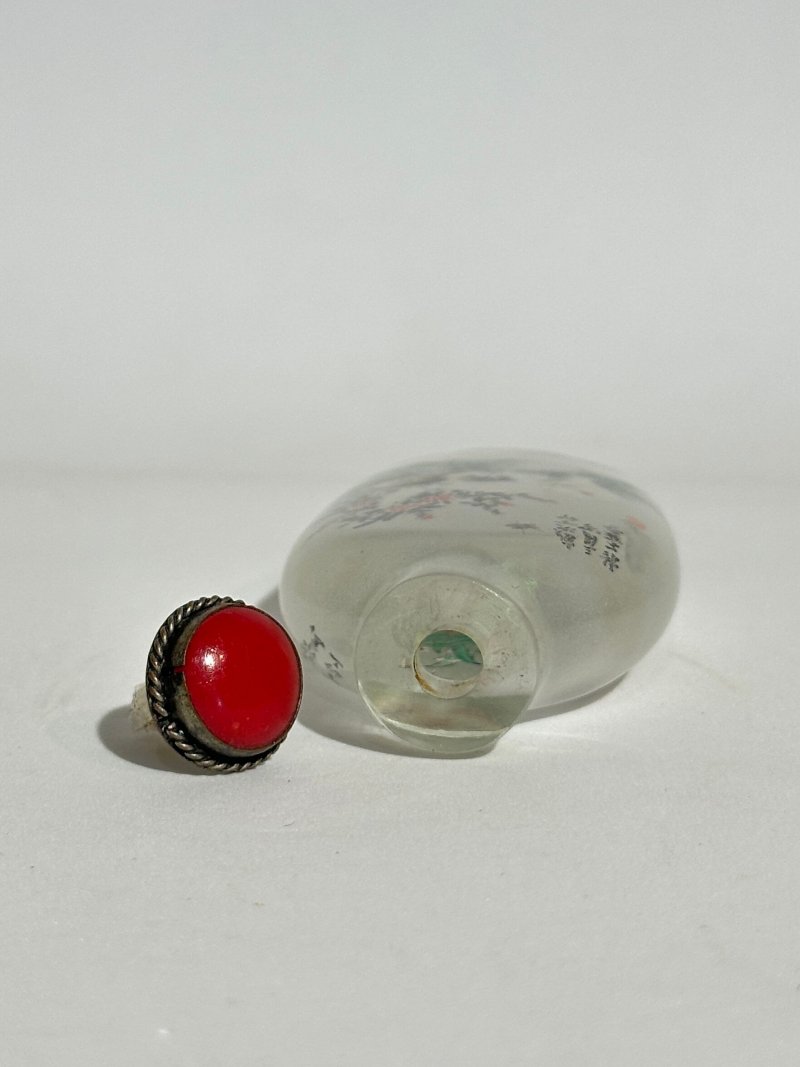 玻璃內畫仿曹克家「耄耋」鼻煙壺 一九八七年作 | AN INSIDE PAINTED GLASS 'CAT AND BUTTERFLY' SNUFF BOTTLE IN THE STYLE OF CAO KEJIA (1906-1979) - 图4