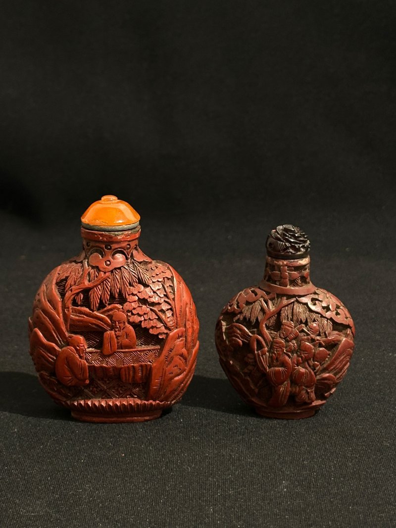清十九世紀 剔紅人物紋鼻煙壺二件 | TWO CINNABAR LACQUER SNUFF BOTTLES - 图11