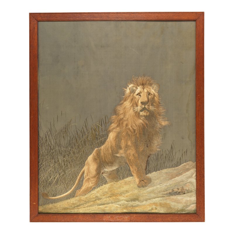 明治時代 絲綉獅紋屏 裝框 | AN EMBROIDERED SILK 'LION' PANEL - 图2