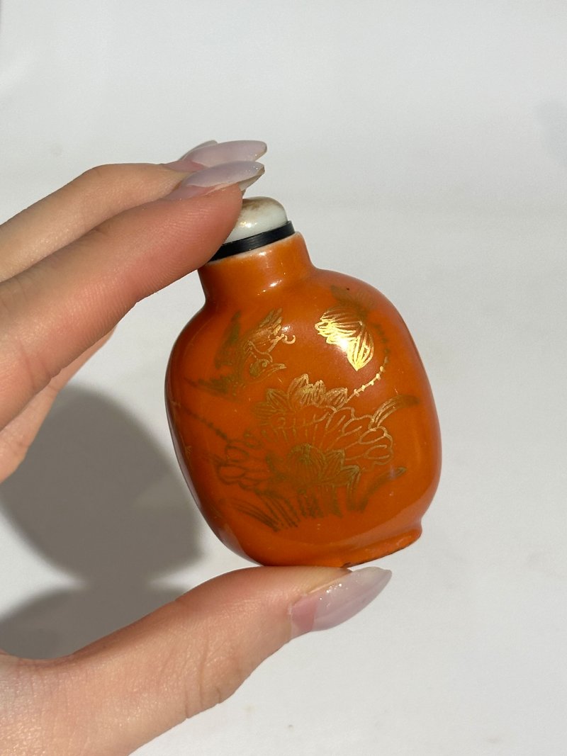 晚清至民國 瓷鼻煙壺四件 （藍）⌈乾隆年製⌋礬紅篆書款 | FOUR CERAMIC SNUFF BOTTLES - 图18