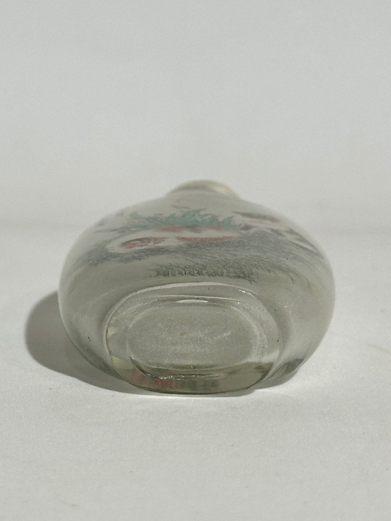 玻璃內畫仿曹克家「耄耋」鼻煙壺 一九八七年作 | AN INSIDE PAINTED GLASS 'CAT AND BUTTERFLY' SNUFF BOTTLE IN THE STYLE OF CAO KEJIA (1906-1979) - 图5
