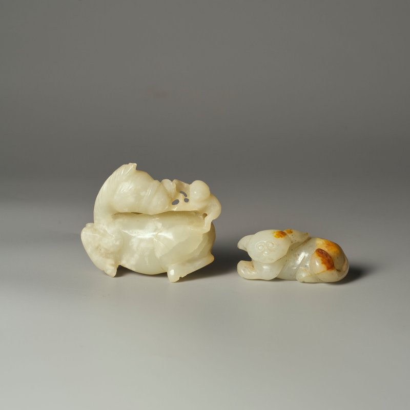 十九/二十世紀 青白玉⌈馬上封侯⌋及⌈犬⌋把件二枚 | TWO GREENISH WHITE JADE CARVINGS OF A MONKEY RIDING A HORSE, AND A DOG