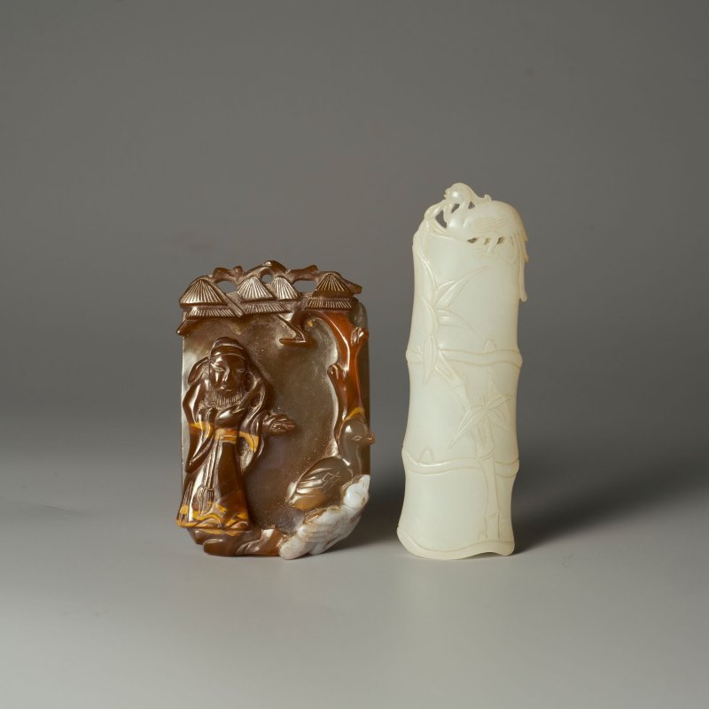 晚清至民國 白玉竹紋腕擱、瑪瑙⌈羲之愛鵝⌋牌二件 （其一）及盒 | A WHITE JADE 'BAMBOO' WRIST REST AND AN AGATE 'WANG XIZHI AND GEESE' PLAQUE