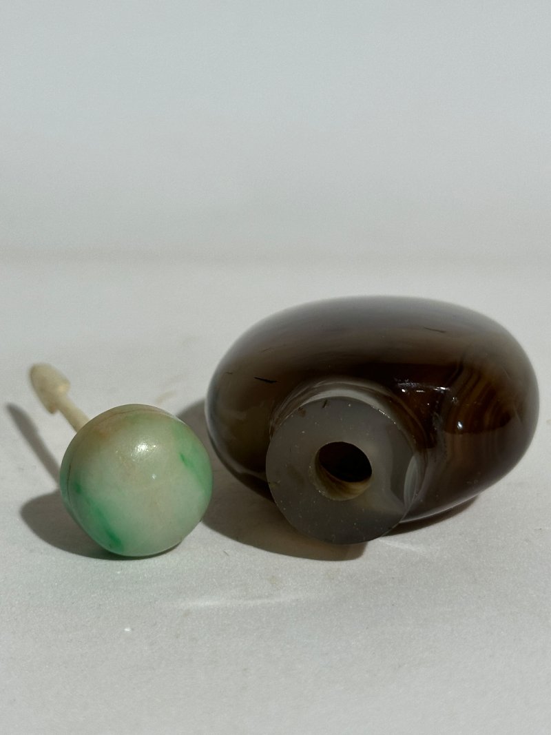 清十九世紀 水藻瑪瑙、纏絲瑪瑙、影瑪瑙鼻煙壺四件 | FOUR AGATE SNUFF BOTTLES - 图10
