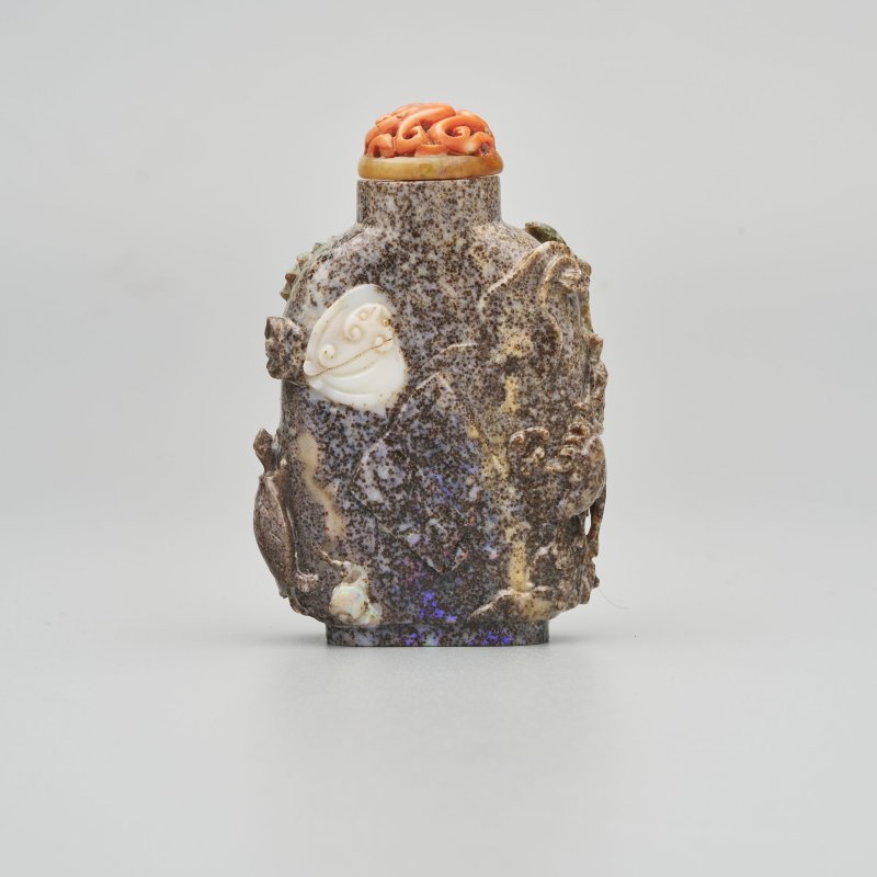 二十世紀 澳寶龍紋鼻煙壺、珊瑚蓋 | A BOULDER OPAL 'DRAGON' SNUFF BOTTLE - 图8
