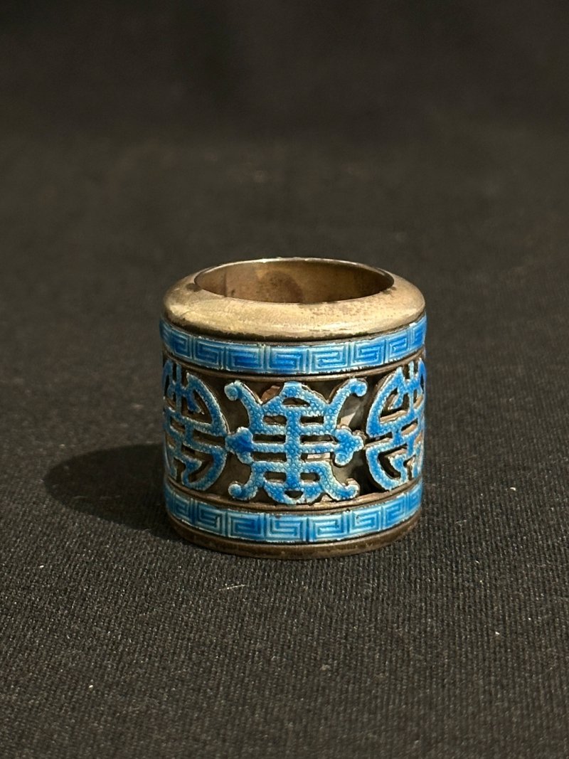 晚清 銀胎燒藍扳指、聯體藥瓶二件 （扳指）及盒 | A SILVER AND ENAMEL ARCHER'S RING AND MEDICINE BOTTLE - 图7