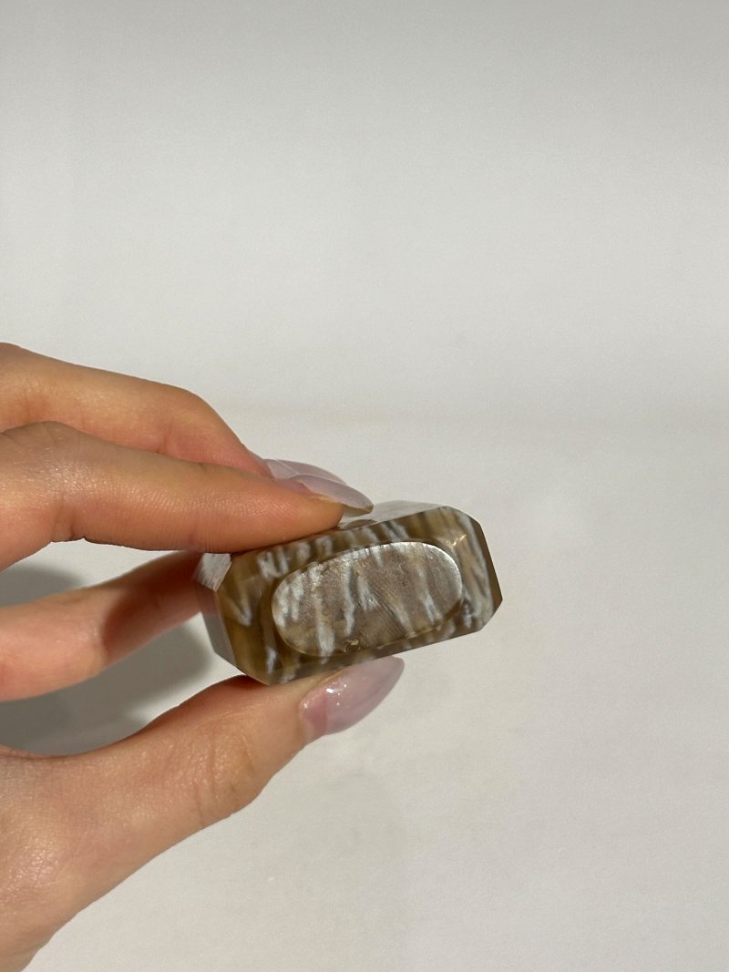 十九/二十世紀 燈心草瑪瑙、纏絲瑪瑙鼻煙壺三件 | A MACARONI AND TWO BANDED AGATE SNUFF BOTTLES - 图5