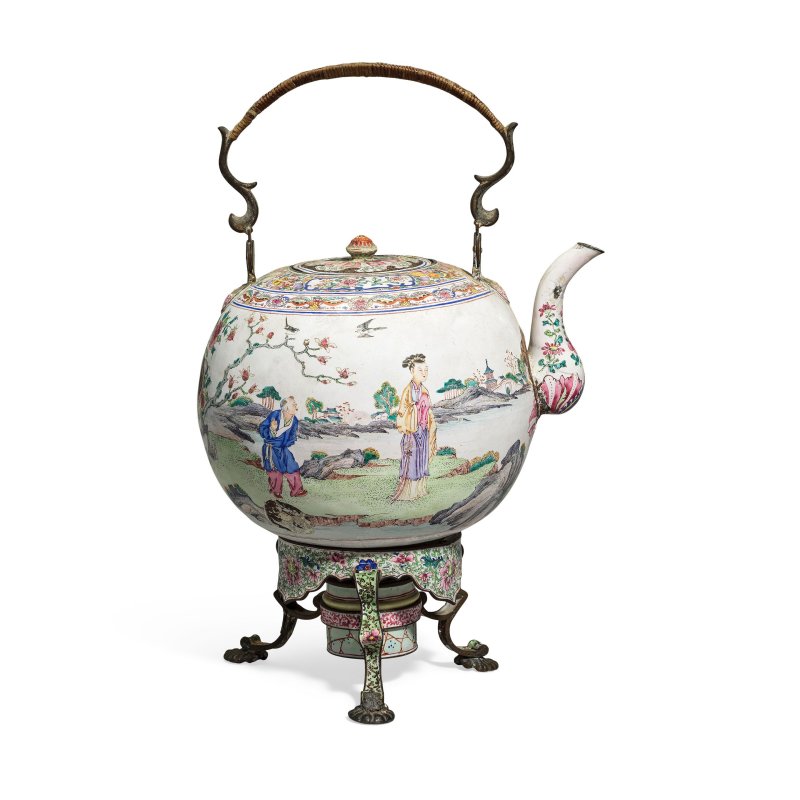 清雍正 畫琺琅壺、暖壺座及蓋 | A PAINTED ENAMEL KETTLE AND COVER, WITH ASSOCIATED STAND, HEATER AND COVER - 图1