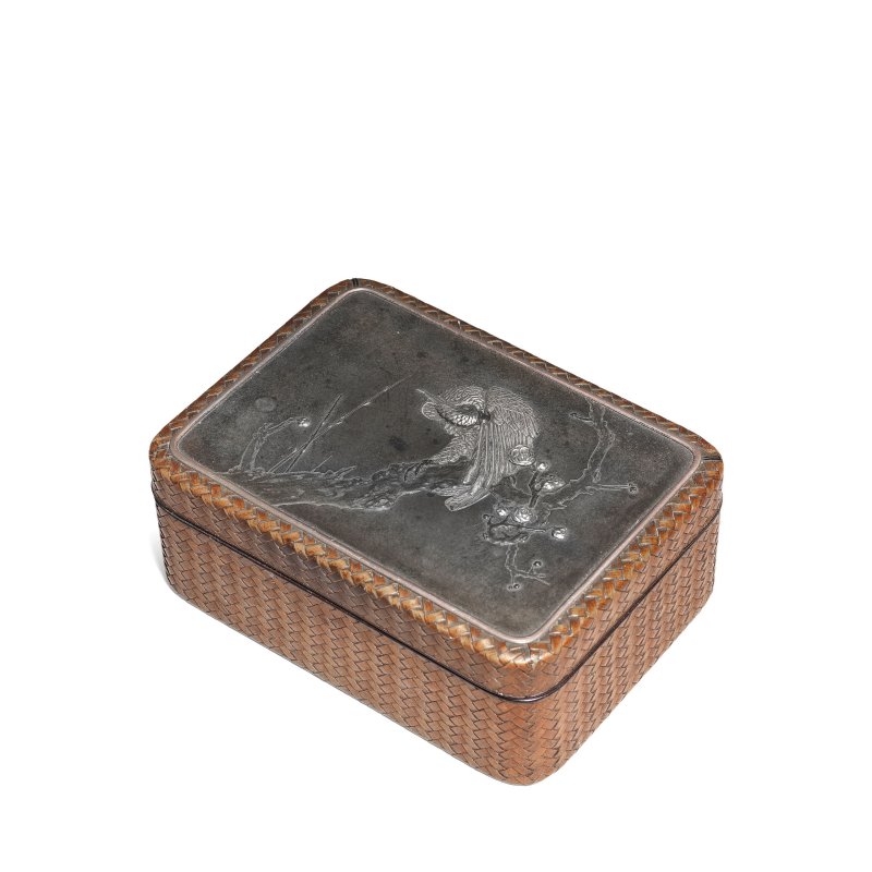 明治時代 銅錯銀藤編蓋盒 | A SILVER-INLAID-BRONZE INSET RATTAN-MOUNTED BOX AND COVER - 图1