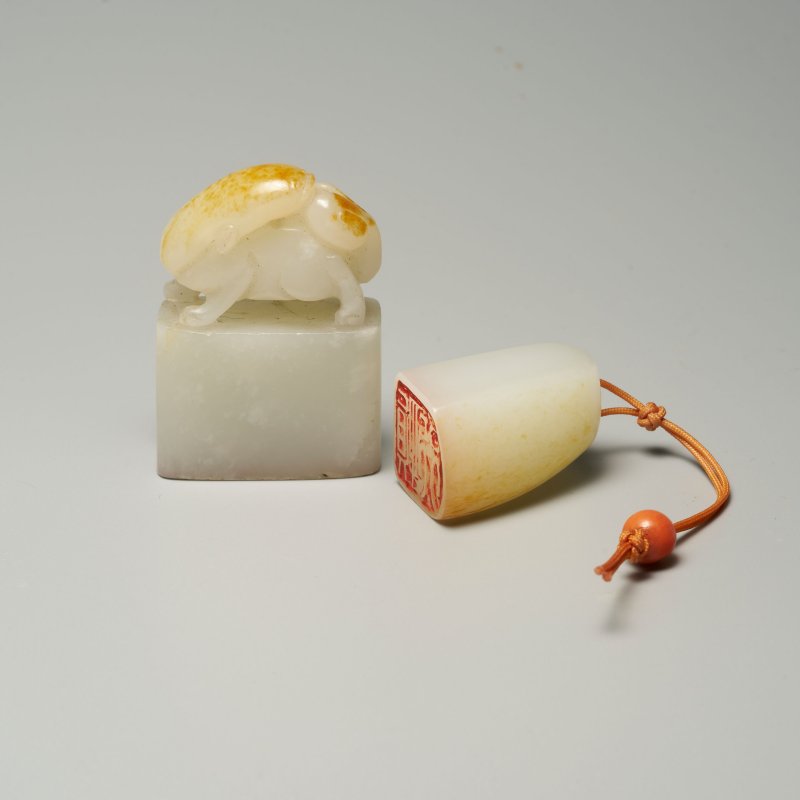 清十九世紀 白玉靈犬紐、子玉閑章二枚 | TWO WHITE JADE SEALS