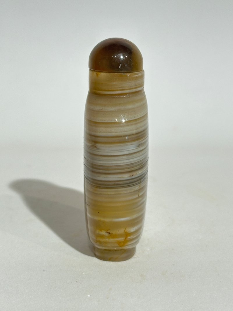 十九/二十世紀 燈心草瑪瑙、纏絲瑪瑙鼻煙壺三件 | A MACARONI AND TWO BANDED AGATE SNUFF BOTTLES - 图23