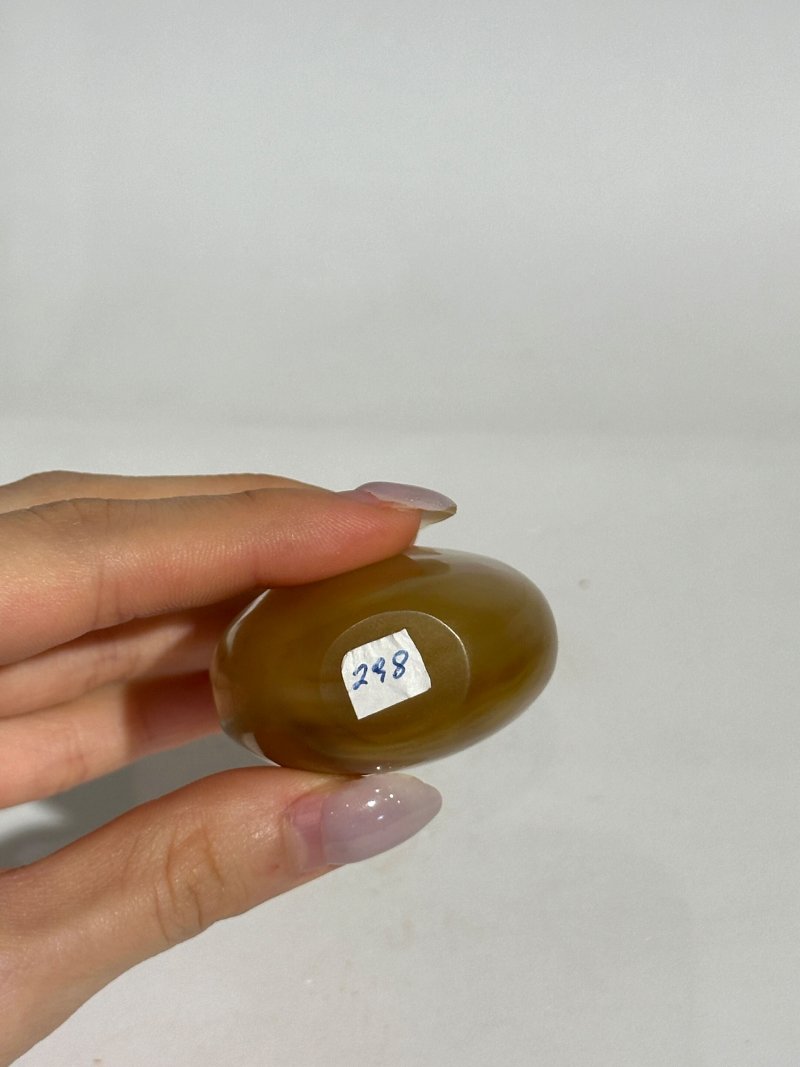 清十九世紀 水藻瑪瑙、纏絲瑪瑙、影瑪瑙鼻煙壺四件 | FOUR AGATE SNUFF BOTTLES - 图27
