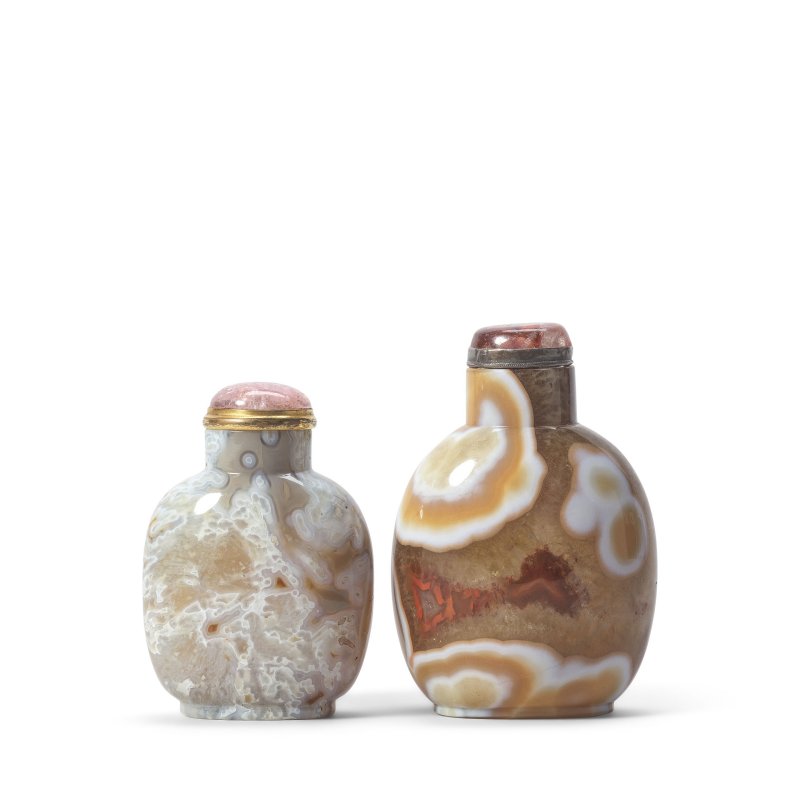 清 一七八零至一八五零年 燈草瑪瑙鼻烟壺及蘚紋瑪瑙鼻烟壺 | A 'MACARONI' AGATE SNUFF BOTTLE AND A DENDRITIC AGATE SNUFF BOTTLE - 图2