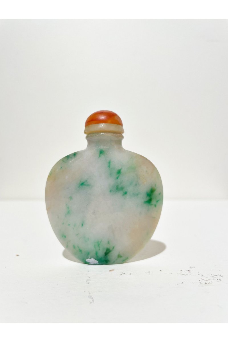 晚清 翡翠鼻烟壺及烟碟 | A JADEITE SNUFF BOTTLE AND A SNUFF DISH - 图6