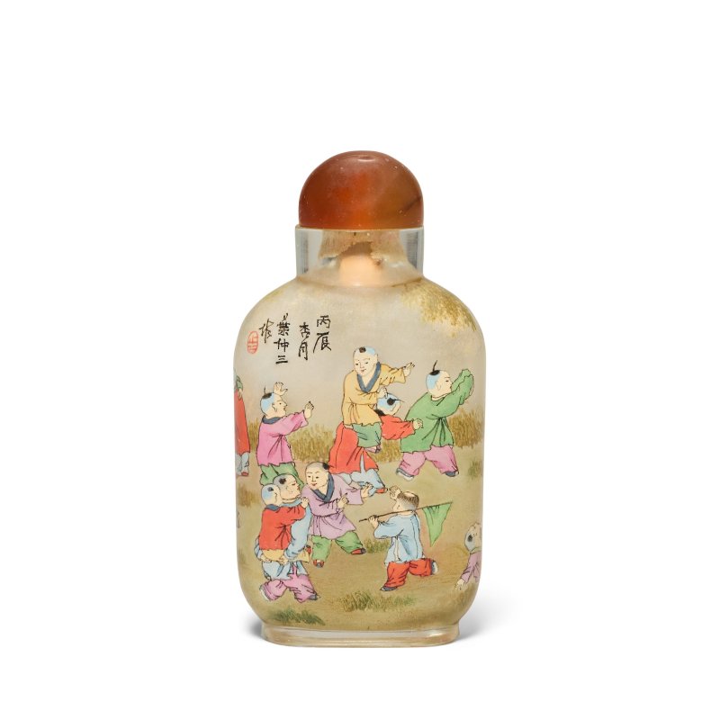 葉仲三 一九一六年 玻璃内畫童子鼻烟壺 | AN INSIDE-PAINTED 'BOYS' SNUFF BOTTLE
