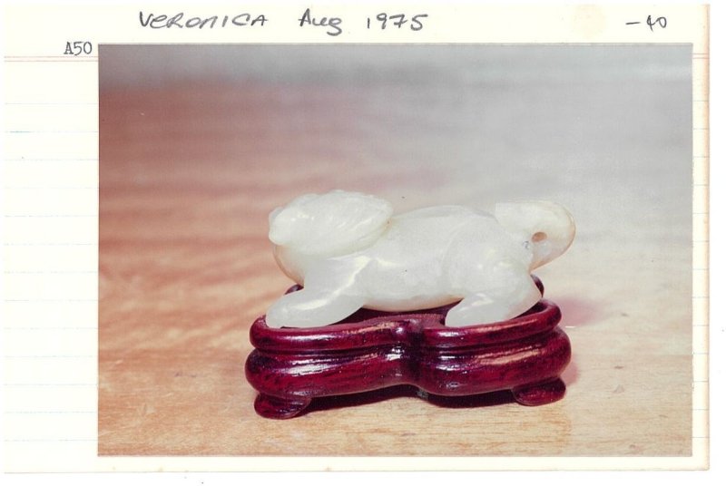 十九/二十世紀 青白玉⌈貓⌋、⌈天祿⌋把件 | TWO GREENISH WHITE JADE CARVINGS OF A CAT AND A TIANLU - 图10
