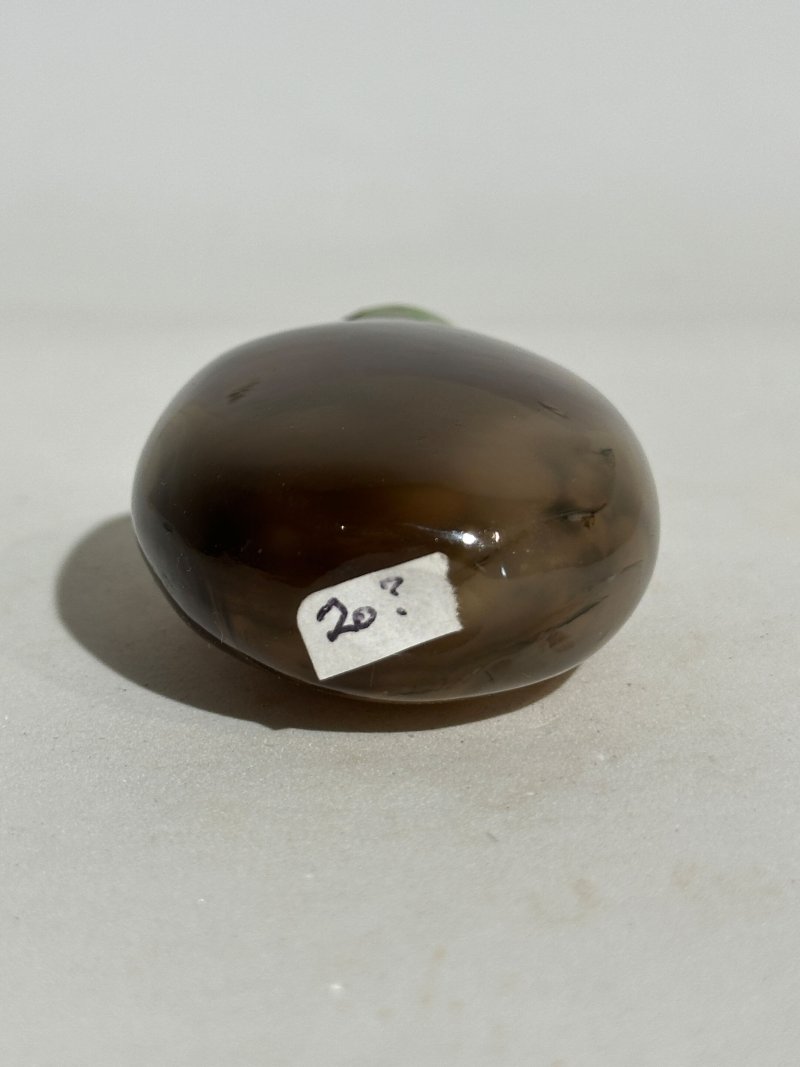 清十九世紀 水藻瑪瑙、纏絲瑪瑙、影瑪瑙鼻煙壺四件 | FOUR AGATE SNUFF BOTTLES - 图11