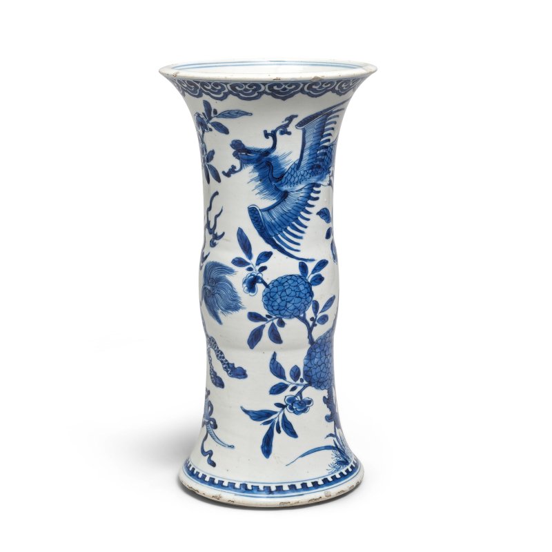 清康熙 青花麒麟鳳凰紋花觚 | A BLUE AND WHITE 'QILIN AND PHOENIX' VASE, GU - 图3