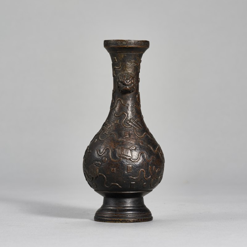 清早期 铜龙耳八宝纹瓶 - 图2