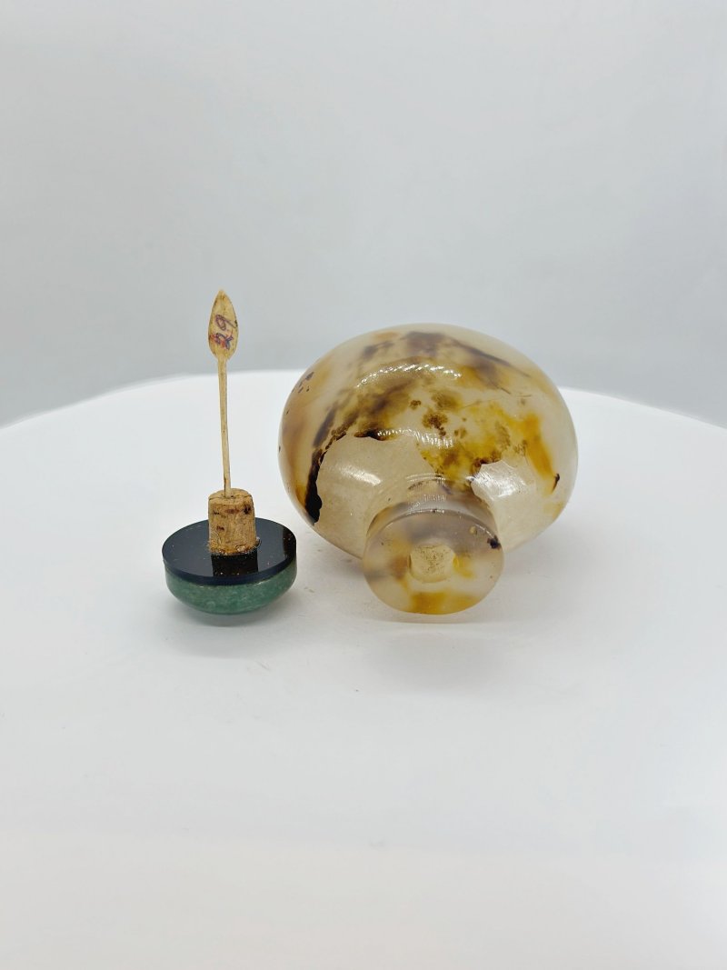 清十九世紀 影瑪瑙鼻煙壺 | A SHADOW AGATE SNUFF BOTTLE - 图2