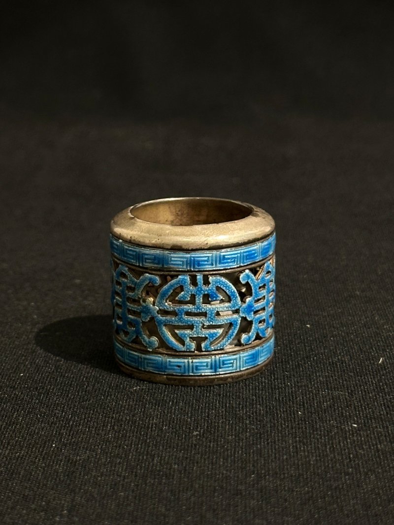 晚清 銀胎燒藍扳指、聯體藥瓶二件 （扳指）及盒 | A SILVER AND ENAMEL ARCHER'S RING AND MEDICINE BOTTLE - 图8