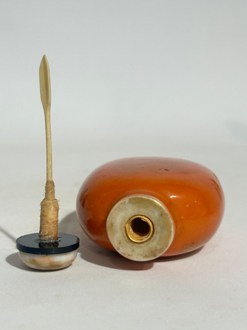 晚清至民國 瓷鼻煙壺四件 （藍）⌈乾隆年製⌋礬紅篆書款 | FOUR CERAMIC SNUFF BOTTLES - 图20