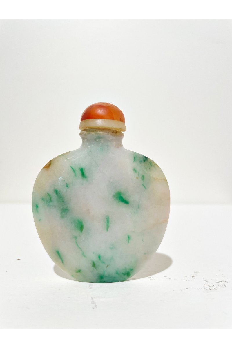 晚清 翡翠鼻烟壺及烟碟 | A JADEITE SNUFF BOTTLE AND A SNUFF DISH - 图7