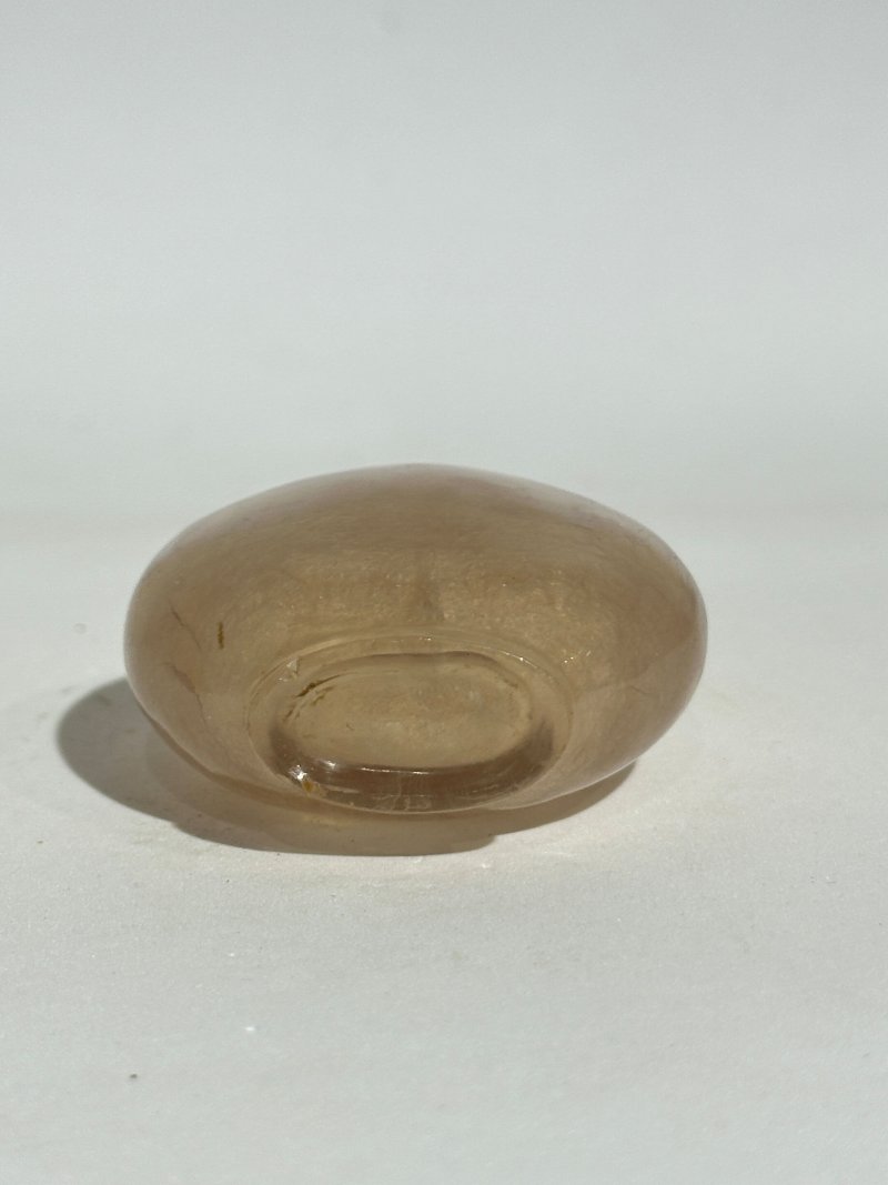 清十九世紀 條紋紫水晶鼻煙壺、紫水晶蓋 | A BANDED AMETHYST SNUFF BOTTLE - 图5