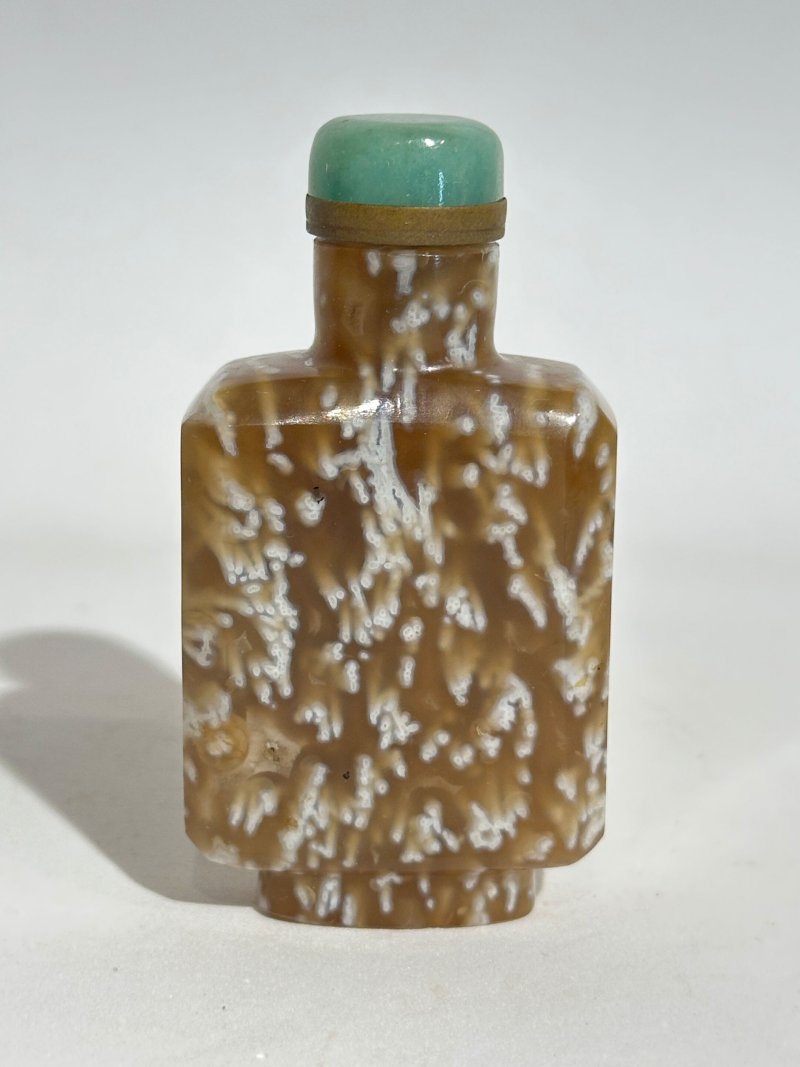 十九/二十世紀 燈心草瑪瑙、纏絲瑪瑙鼻煙壺三件 | A MACARONI AND TWO BANDED AGATE SNUFF BOTTLES - 图24