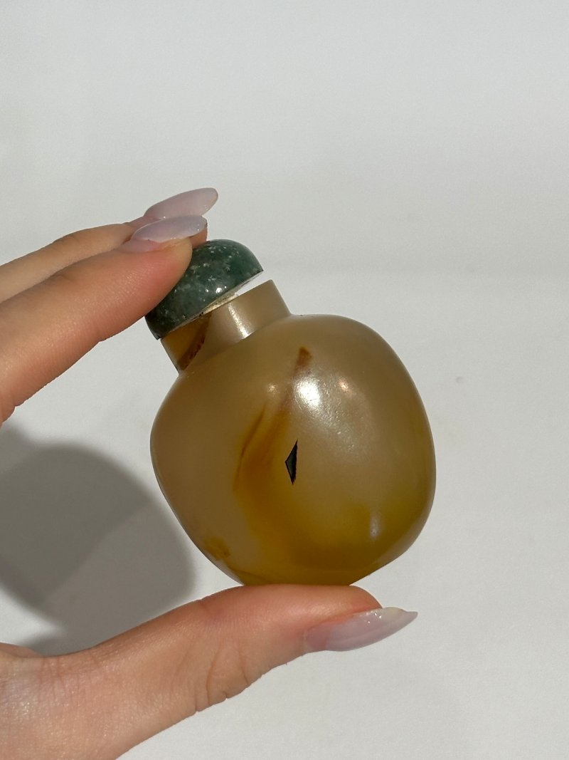 清十九世紀 水藻瑪瑙、纏絲瑪瑙、影瑪瑙鼻煙壺四件 | FOUR AGATE SNUFF BOTTLES - 图28
