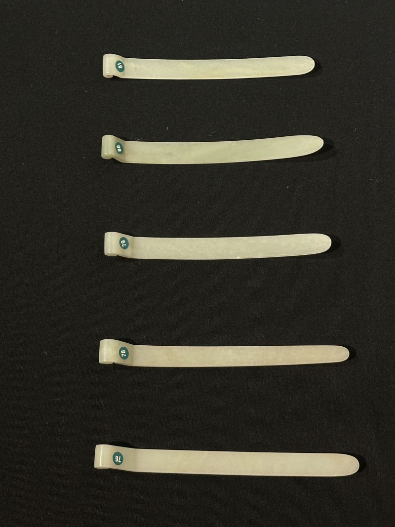 清 青白玉扁方五枚 | FIVE GREENISH WHITE JADE HAIR PINS, BIANFANG - 图4