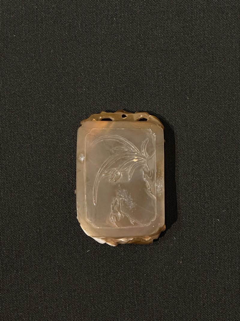晚清至民國 白玉竹紋腕擱、瑪瑙⌈羲之愛鵝⌋牌二件 （其一）及盒 | A WHITE JADE 'BAMBOO' WRIST REST AND AN AGATE 'WANG XIZHI AND GEESE' PLAQUE - 图3