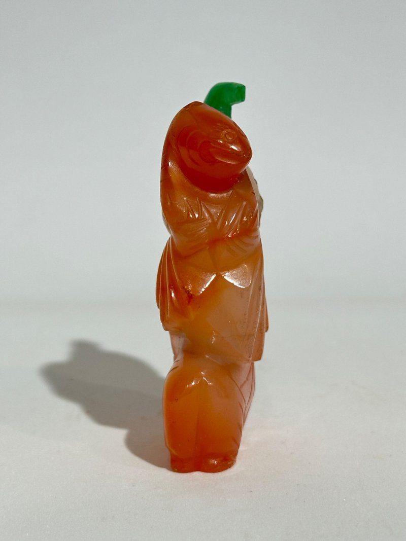 十九/二十世紀 瑪瑙、紫水晶鼻煙壺三件 | A CARNELIAN AND TWO AMETHYST SNUFF BOTTLES - 图7