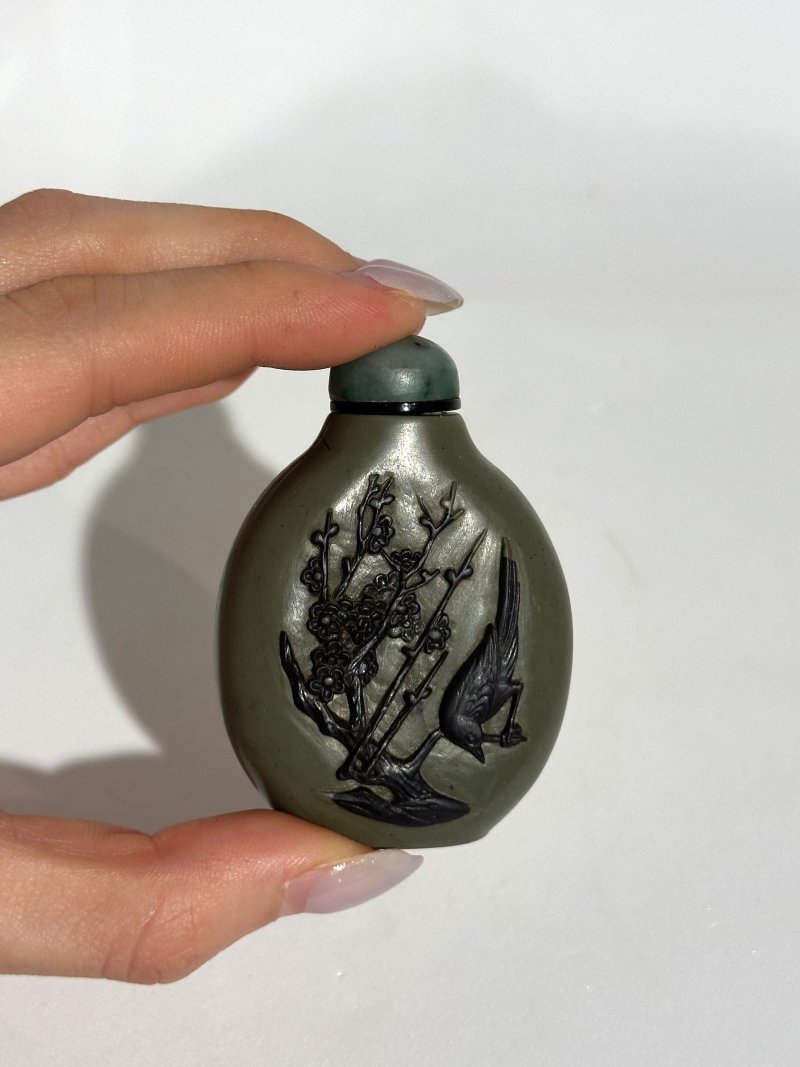 二十世紀 端石⌈喜上眉梢⌋鼻煙壺 | A DUAN-STONE 'MAGPIE AND PRUNUS' SNUFF BOTTLE - 图3