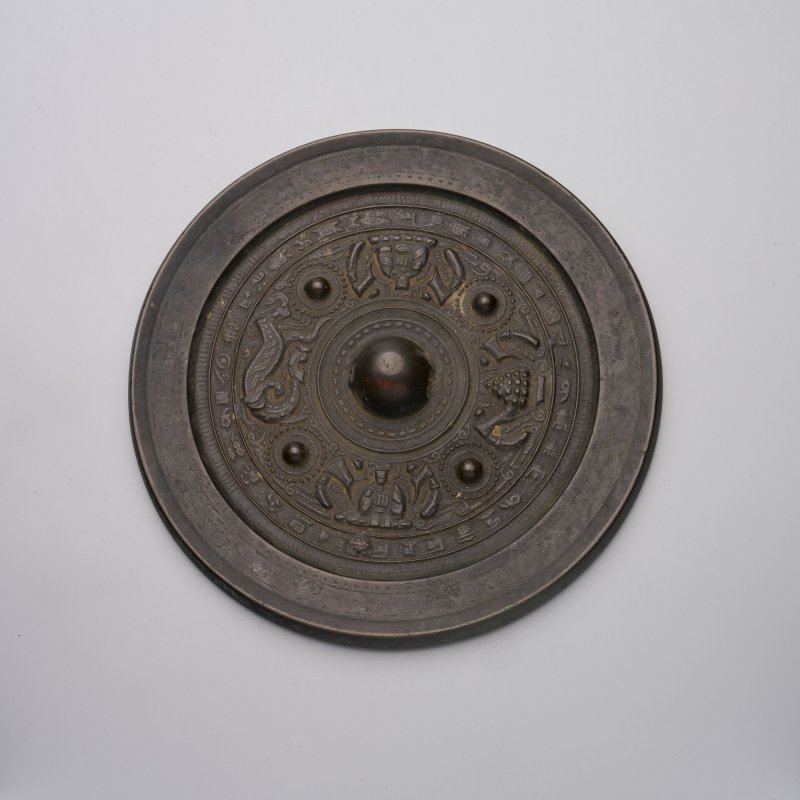 西漢 神獸人物紋銘文銅鏡 | A BRONZE 'FIGURES AND MYTHICAL ANIMALS' MIRROR