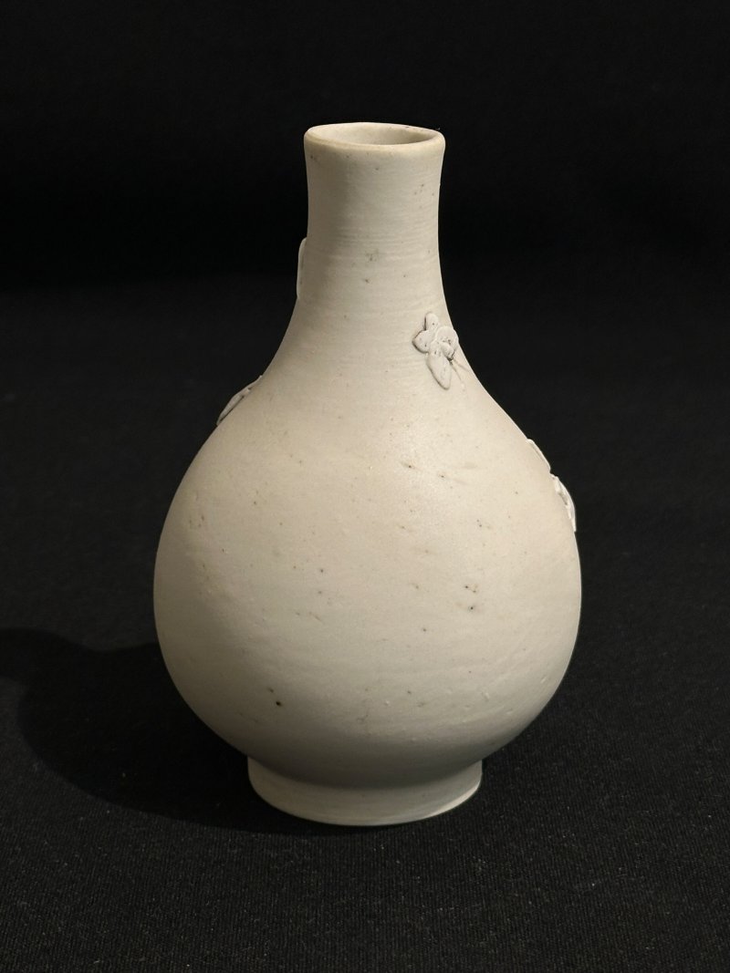 民國 澀胎石榴紋瓶 | A BISCUIT PORCELAIN 'POMEGRANATE' VASE - 图9
