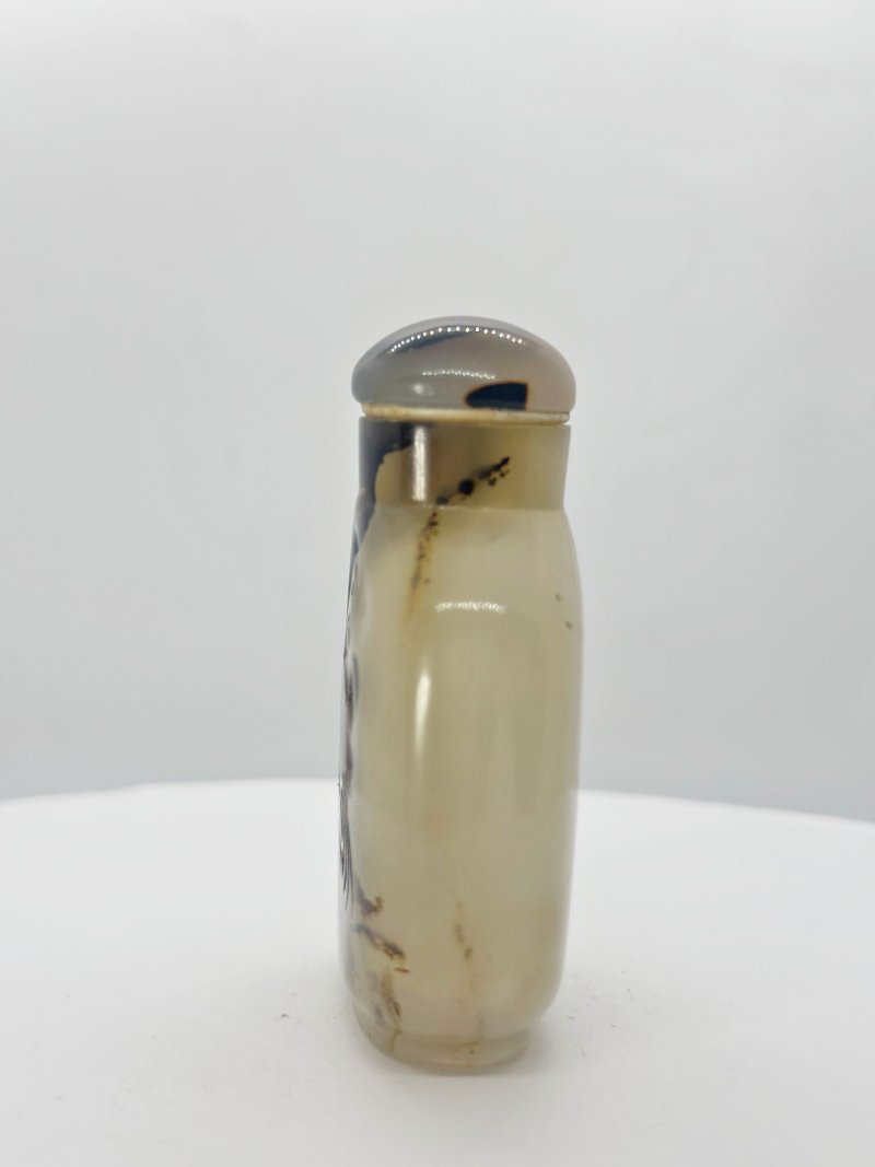 晚清至民國 影瑪瑙⌈金鷄報曉⌋鼻煙壺 | A SHADOW AGATE 'COCKEREL AND SUN' SNUFF BOTTLE - 图6