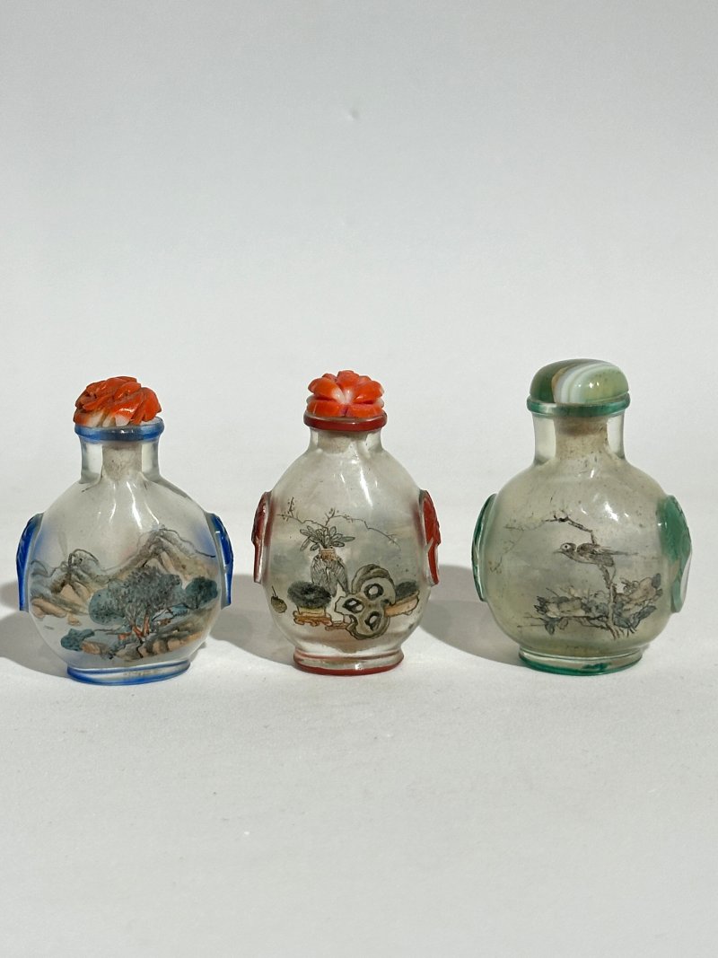 二十世紀中期 玻璃内畫鼻烟壺五件 | FIVE INSIDE PAINTED GLASS SNUFF BOTTLES - 图2