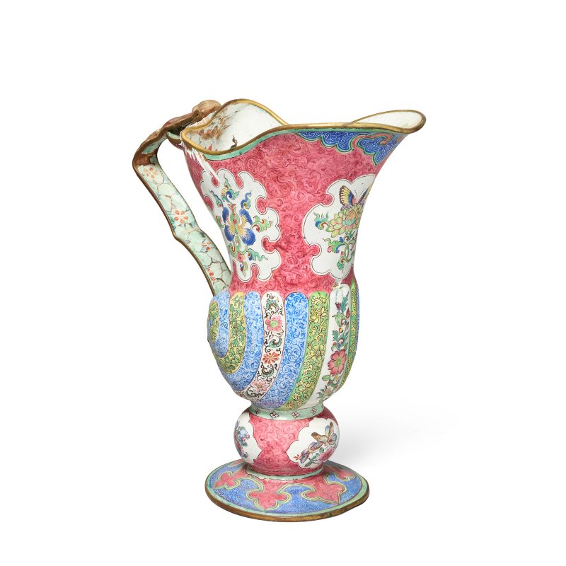 清乾隆 胭脂紅地畫琺琅水罐 | A RUBY-GROUND PAINTED ENAMEL BARBER'S JUG - 图2