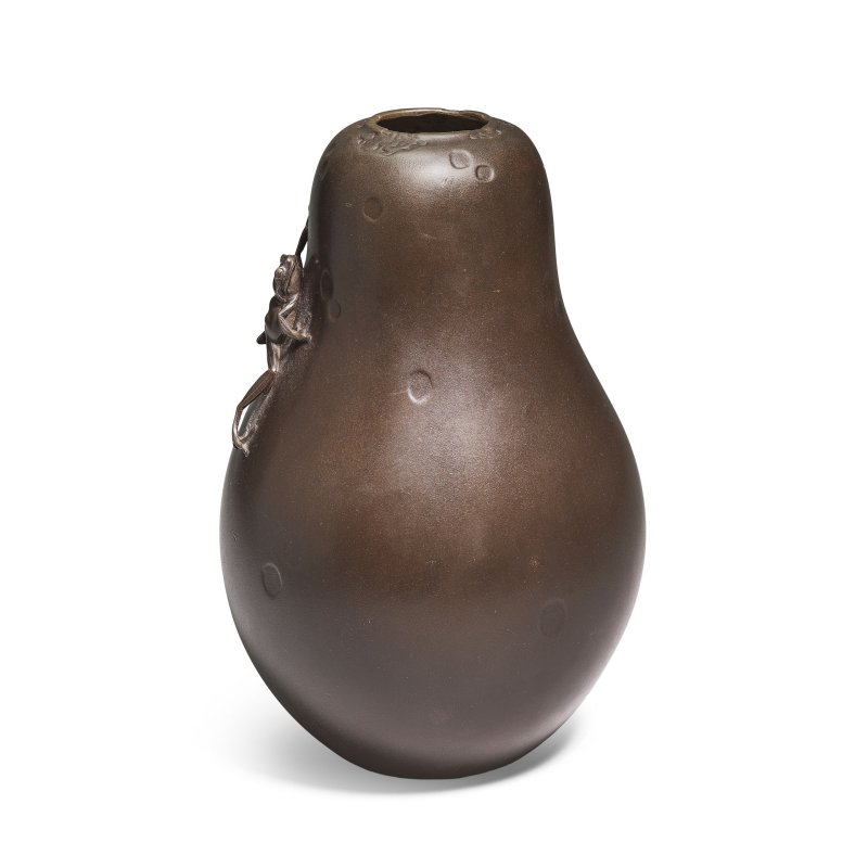 明治時代 銅葫蘆青蛙瓶 | A BRONZE 'GOURD AND FROG' VASE - 图2