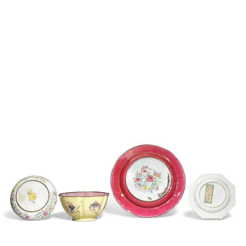 十八/十九世紀 畫琺琅盤兩件、盌一件及粉彩盤一件 | TWO PAINTED ENAMEL DISHES, A BOWL AND A FAMILLE ROSE DISH - 图3
