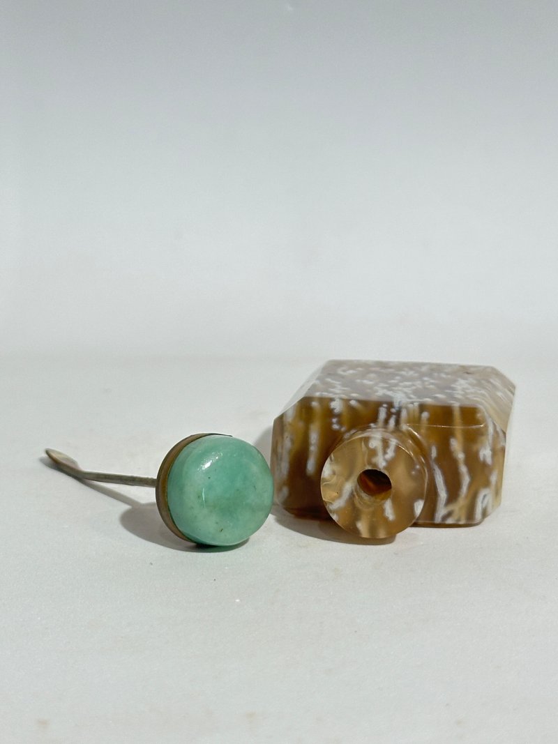 十九/二十世紀 燈心草瑪瑙、纏絲瑪瑙鼻煙壺三件 | A MACARONI AND TWO BANDED AGATE SNUFF BOTTLES - 图7