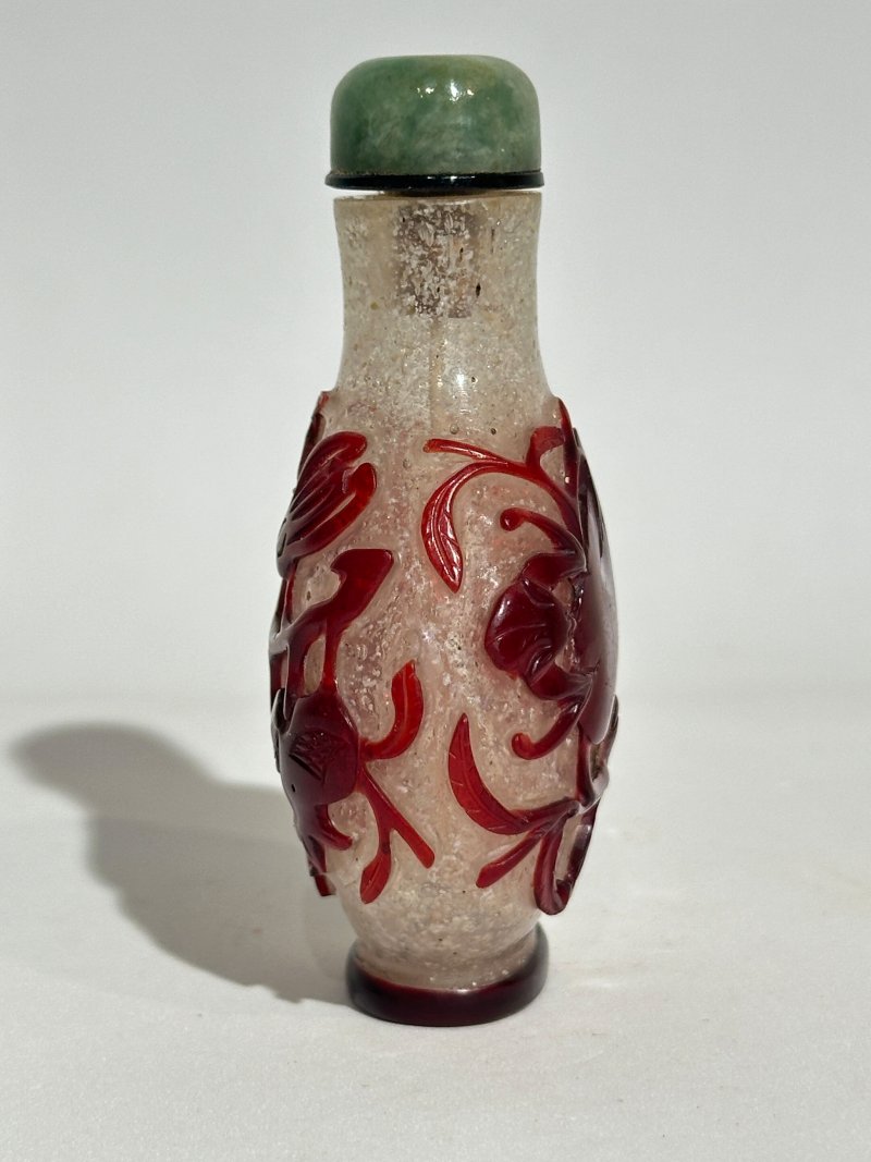 十九/二十世紀 霏雪地套紅玻璃鼻煙壺四件 | FOUR RED OVERLAY GLASS SNUFF BOTTLES - 图13