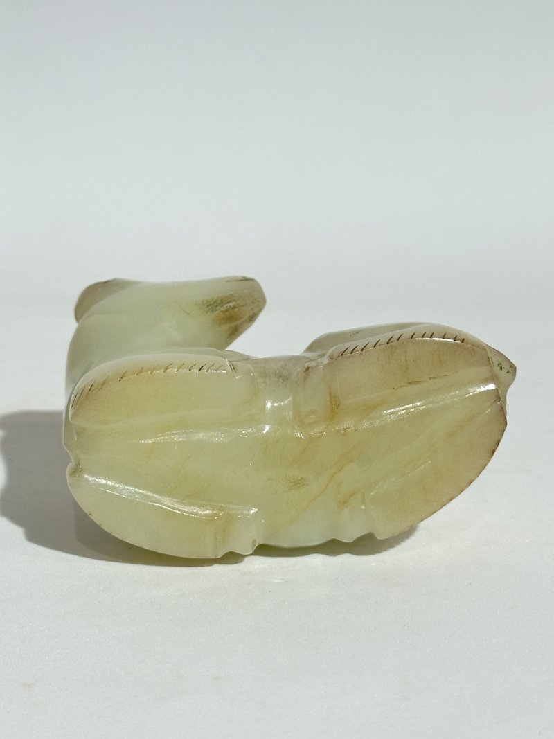 十九/二十世紀 白玉⌈馬⌋、⌈羊⌋三件 及座 | A WHITE JADE 'HORSE' AND TWO JADE 'GOAT' CARVINGS - 图12